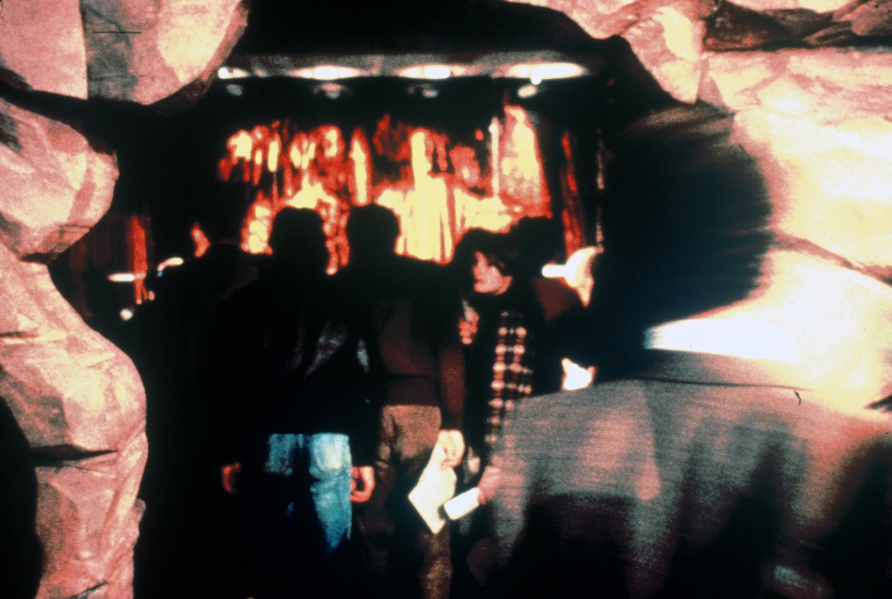 Simulated cave re-creates a signature exhibit at the Arizona-Sonora Museum in Tucson, AZ.